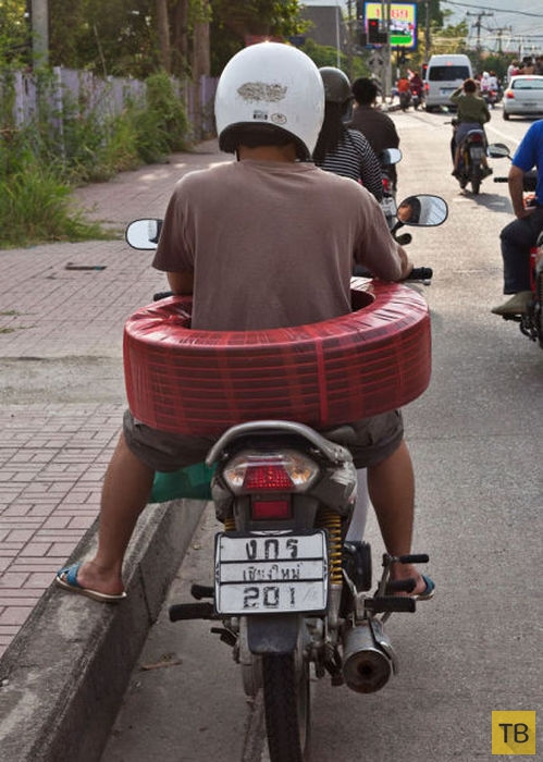 Необычная транспортировка на мопедах и мотоциклах (27 фото)