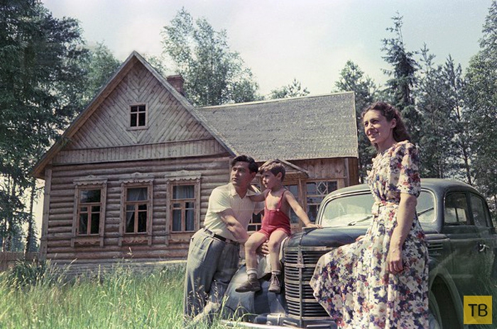Герой Советского Союза Алексей Маресьев с семьей (3 фото)