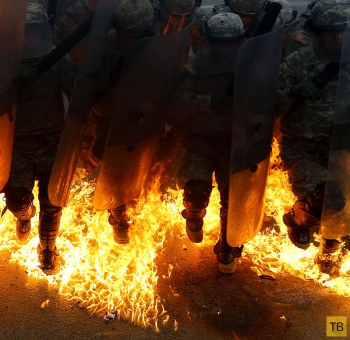 Огненная тренировка американских подразделений для борьбы с уличными беспорядками (25 фото)