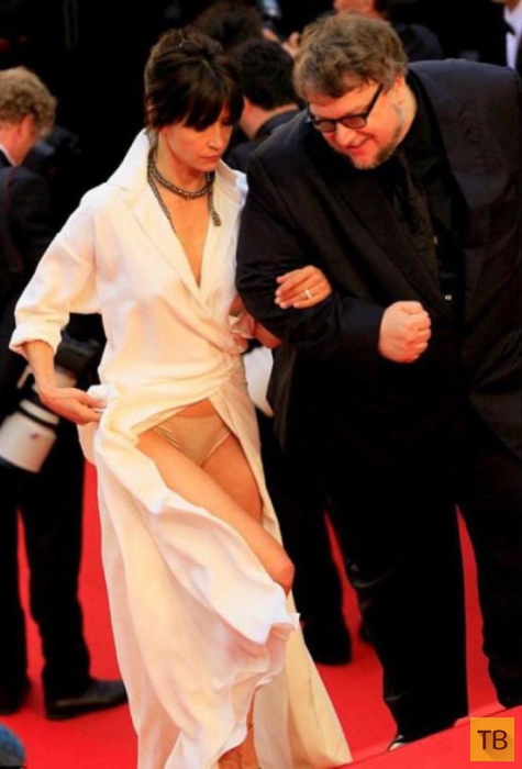 Актриса Софи Марсо на Каннском кинофестивале и "случайный" самопиар (4 фото)