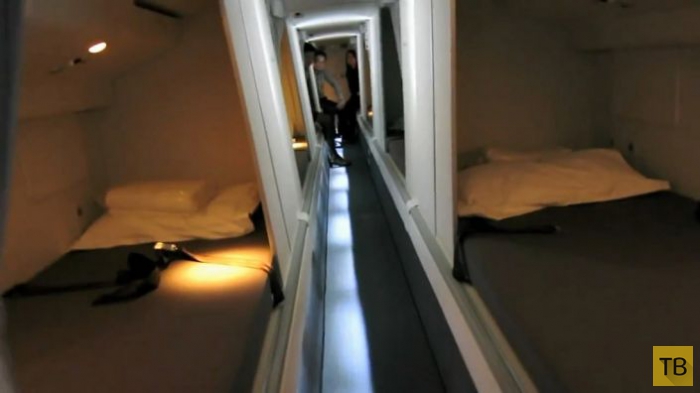 Секретные спальни стюардесс на самолетах Boeing  (19 фото)