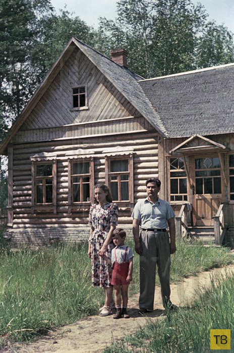 Герой Советского Союза Алексей Маресьев с семьей (3 фото)