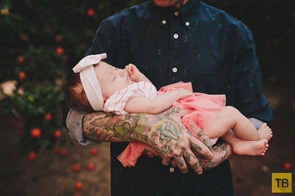 Татуировки не мешают им быть прекрасными родителями (25 фото)