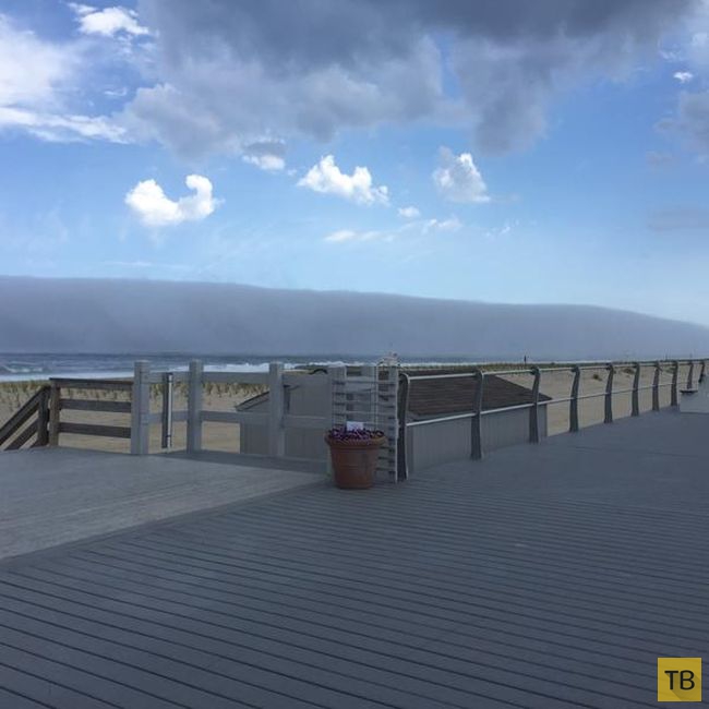 Обманчивое цунами на побережье Нью-Джерси напугало отдыхающих (4 фото)