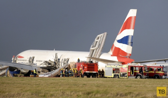 Полезные советы: как выжить в авиакатастрофе (10 фото)