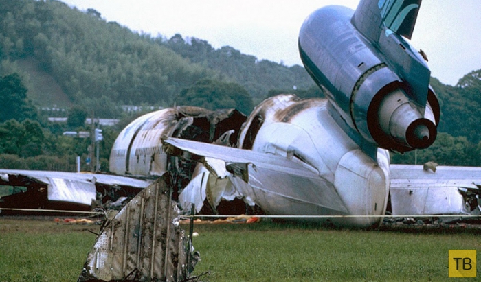 Полезные советы: как выжить в авиакатастрофе (10 фото)