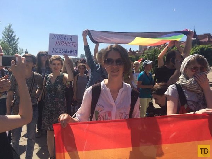 Радикально настроенная молодежь совала гей-парад в Киеве (19 фото)