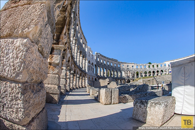 В хорватском городе Пула - самый сохранившийся римский амфитеатр в мире (11 фото)