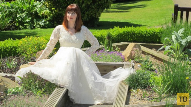 Сюрприз в свадебном платье (5 фото)