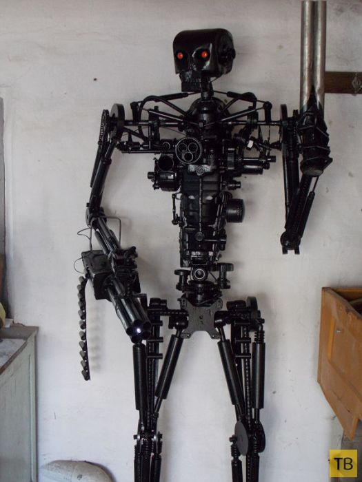 Оригинальный эндоскелет робота из ненужного металлолома (15 фото)