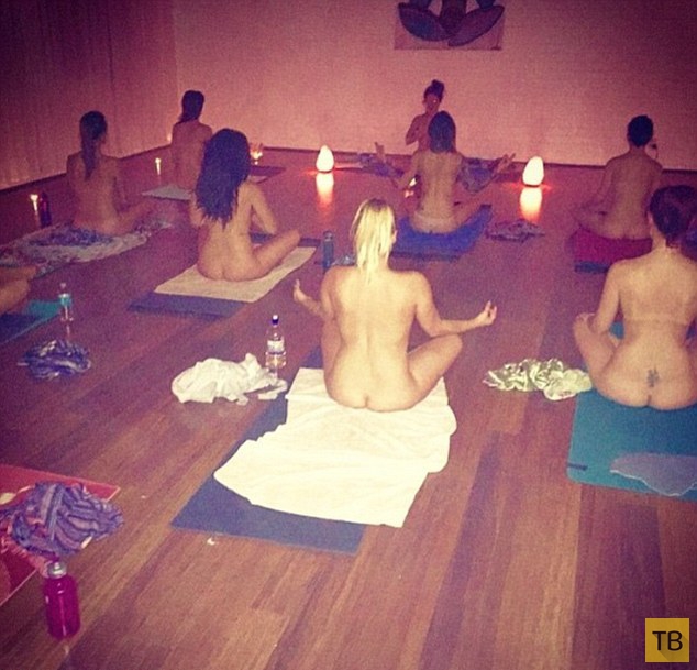 (18+) Австралийская студия йоги для нудистов (6 фото)
