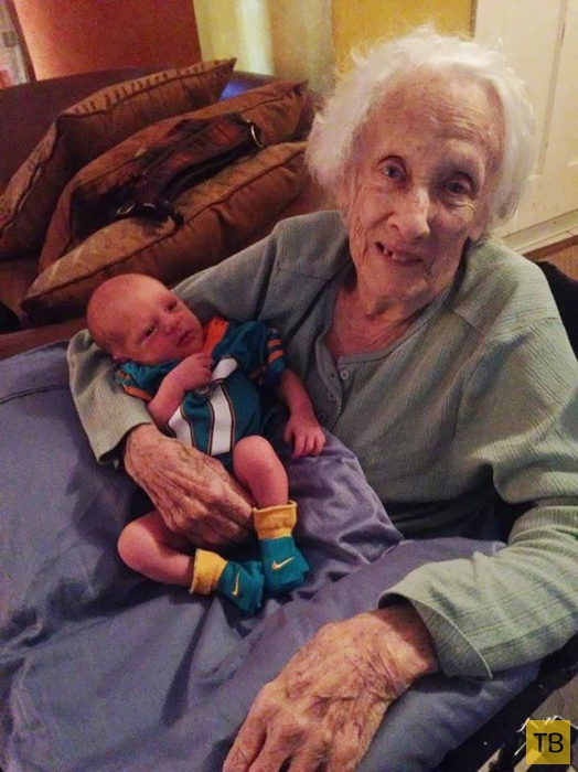Бабушки и правнуки: разница в  возрасте - столетие (11 фото)