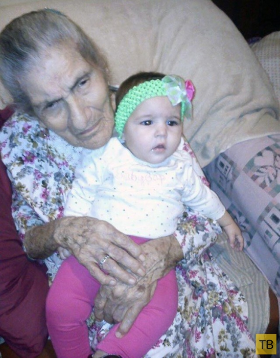 Бабушки и правнуки: разница в  возрасте - столетие (11 фото)
