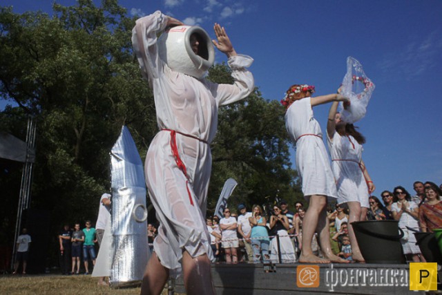 Конкурс мокрых маек в Санкт-Петербурге (10 фото)