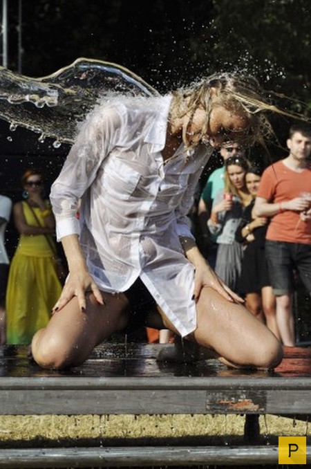 Конкурс мокрых маек в Санкт-Петербурге (10 фото)