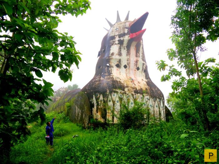 В Индонезии самая необычная церковь в мире (15 фото)
