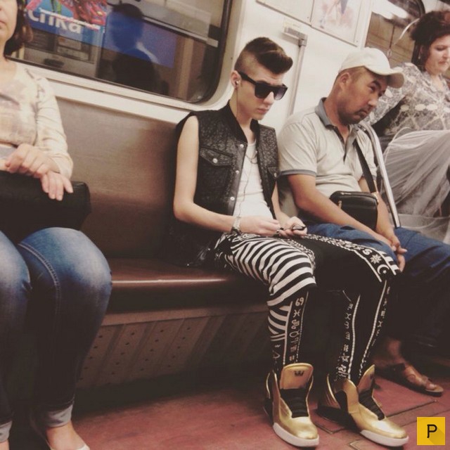 Странные люди в метро (26 фото)