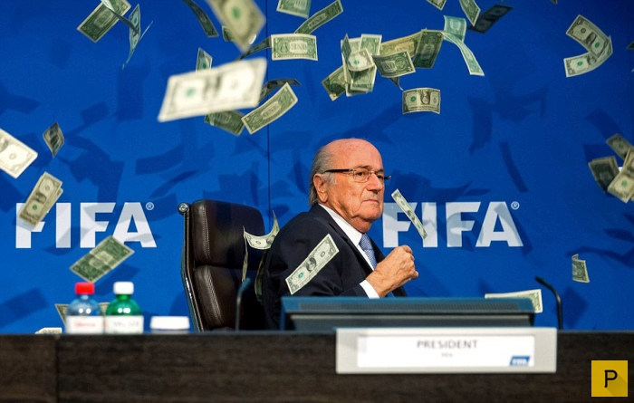 Пачка денег в лицо главы ФИФА Йозефа Блаттера (8 фото)