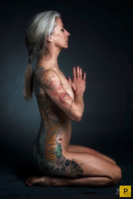 (18+) На что будут похожи татуировки на твоем теле, когда пойдет шестой десяток (31 фото)
