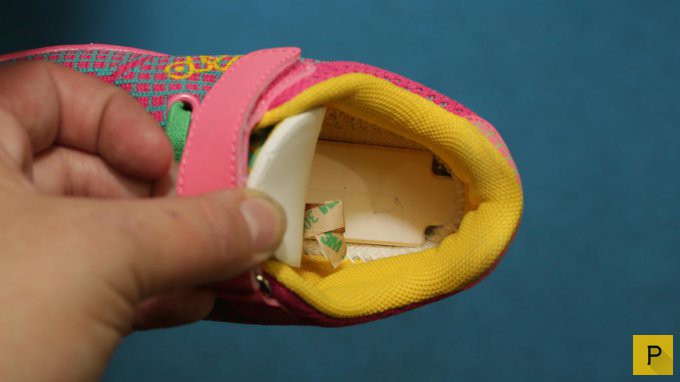 Необычные детские кроссовки с GPS-модулем (7 фото)