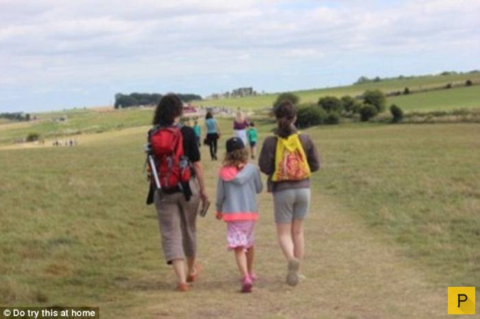 В Великобритании семья бросила привычную жизнь и отправилась в автопутешествие  (12 фото)