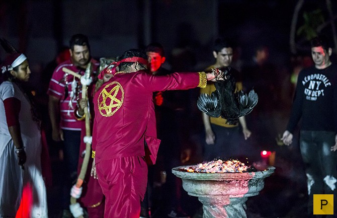 Черная месса сатанистов в Мексике (20 фото)