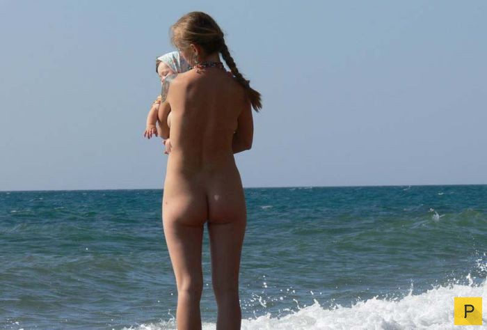 (18+) Самый известный нудистский пляж в Крыму - Лисья бухта (26 фото)