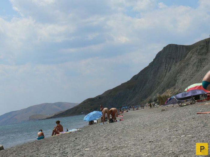 (18+) Самый известный нудистский пляж в Крыму - Лисья бухта (26 фото)