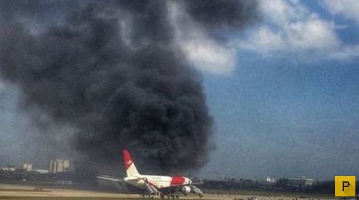 Пассажирский самолет Boeing 767 загорелся на взлетной полосе во Флориде (4 фото)