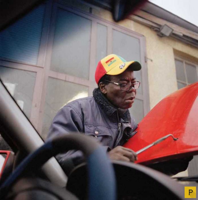 Африканский король-автомеханик (8 фото)