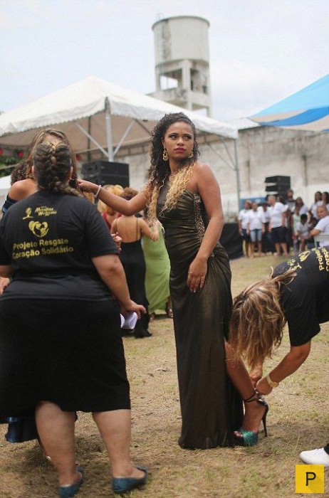 Ежегодный конкурс красоты Miss Criminal 2015 в бразильской тюрьме строго режима (15 фото)