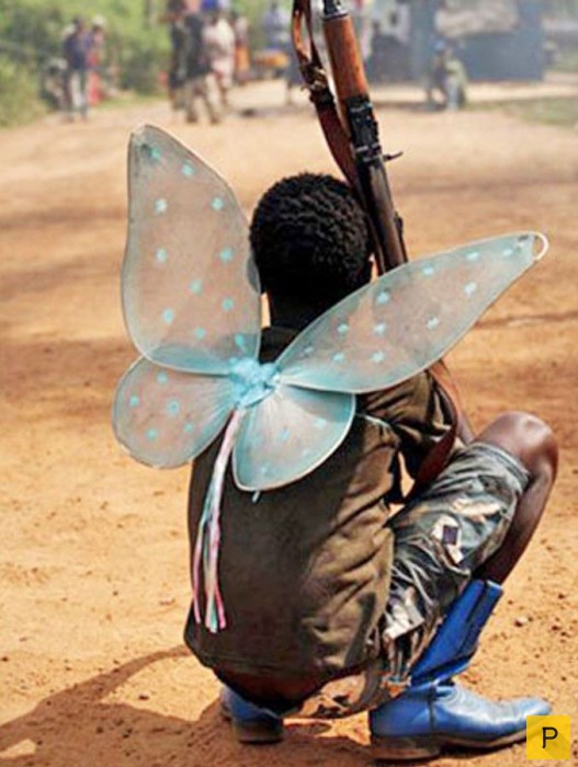 Экипировка африканских ополченцев (16 фото)