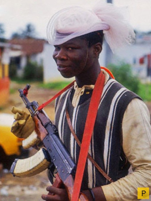 Экипировка африканских ополченцев (16 фото)