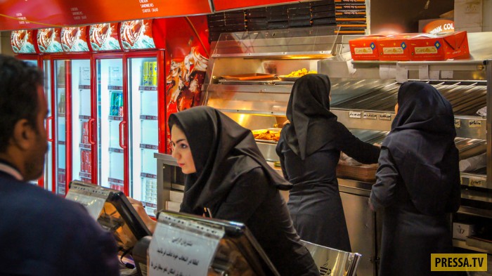 Как живётся женщинам в Иране (24 фото)