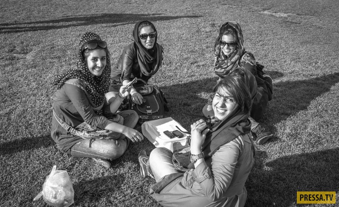 Как живётся женщинам в Иране (24 фото)