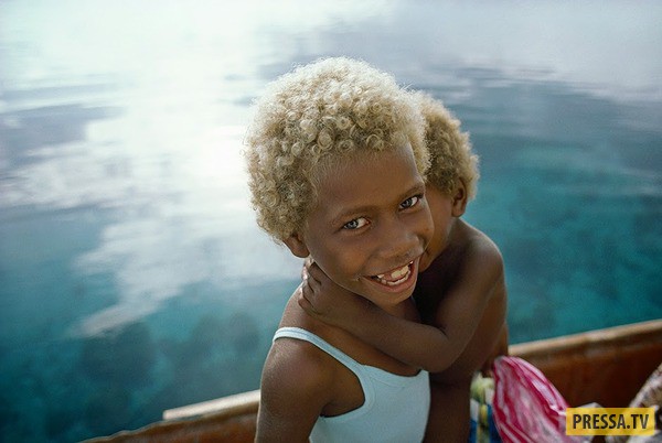 Удивительные чернокожие блондины из Меланезии (9 фото)