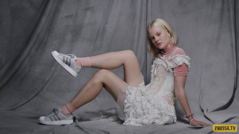 Модель с волосатыми ногами и подмышками снялась в рекламе Adidas, чем возмутила весь мир! (7 фото)