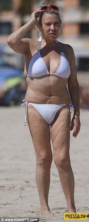 54-летняя актриса Тина Мэлоун показала свое тело в бикини после кардинально...