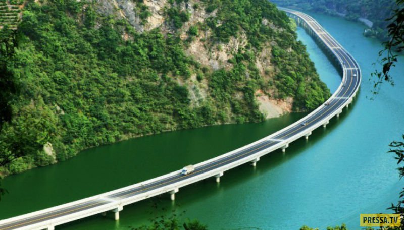 "Экологическое шоссе" - необычный мост в китайской провинции  Хубэй (7 фото)