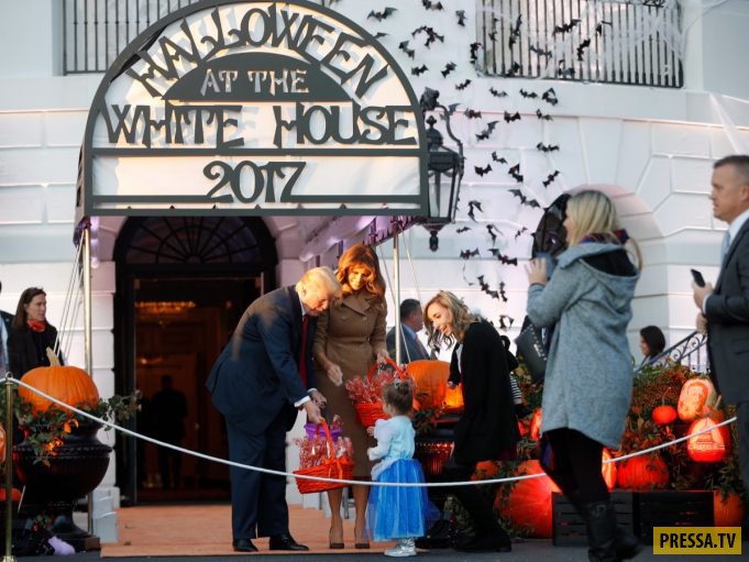 Как праздновали  Хэллоуин американский президент с супругой (11 фото)