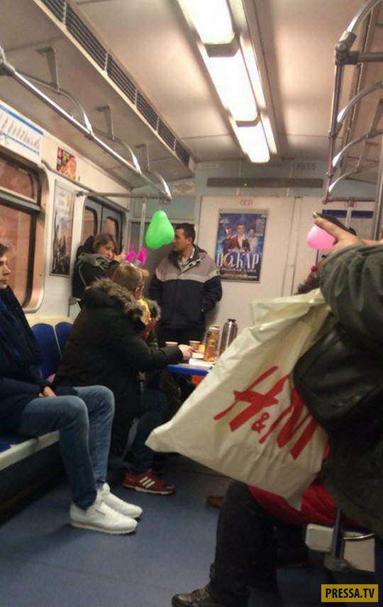 Забавные и странные люди из метро (35 фото) 