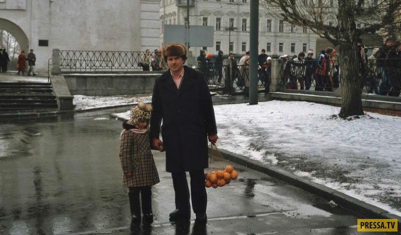 Интересные фотографии Москвы и москвичей 1984 года от Аада Ван дер Дрифта (23 фото)