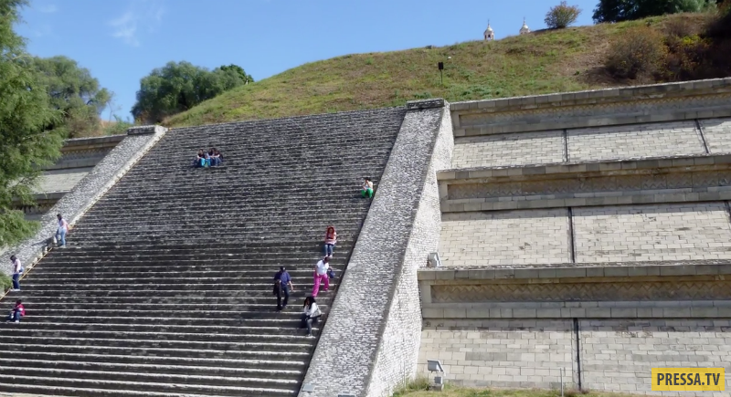 Мексиканская пирамида Чолула (Тлачиуальтепетль)  - самая большая в мире (10 фото)