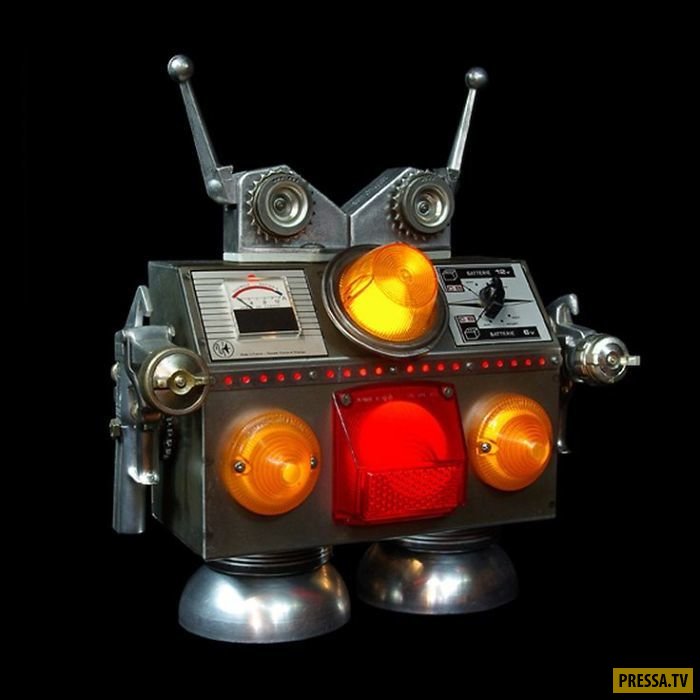Почти как ВАЛЛ-И: забавные роботы, собранные из металлолома (32 фото)