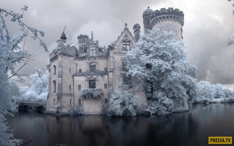 Старинный Французский замок выкупили вскладчину 6500 человек (3 фото)