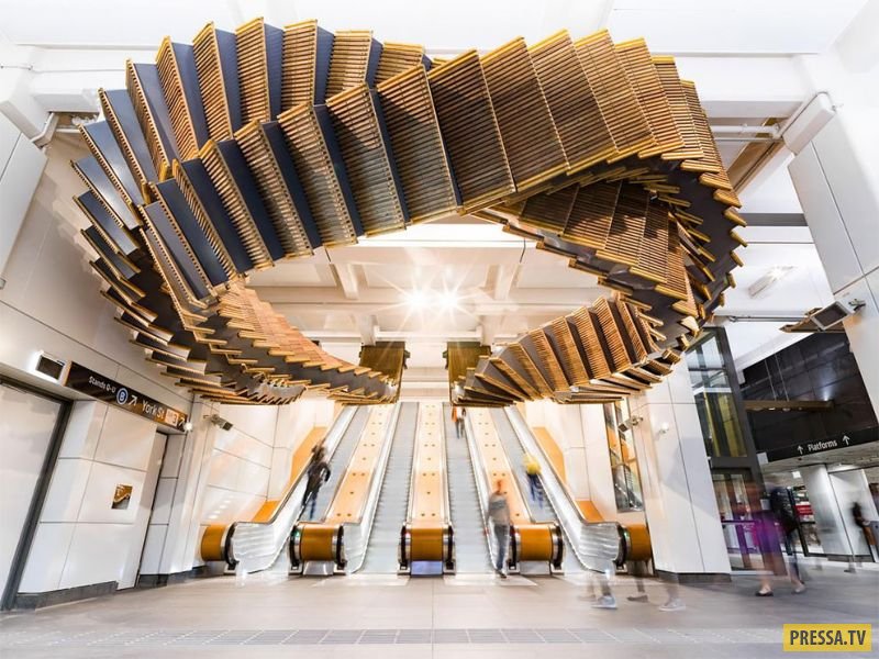 Необычные скульптуры в метро Сиднея (10 фото)