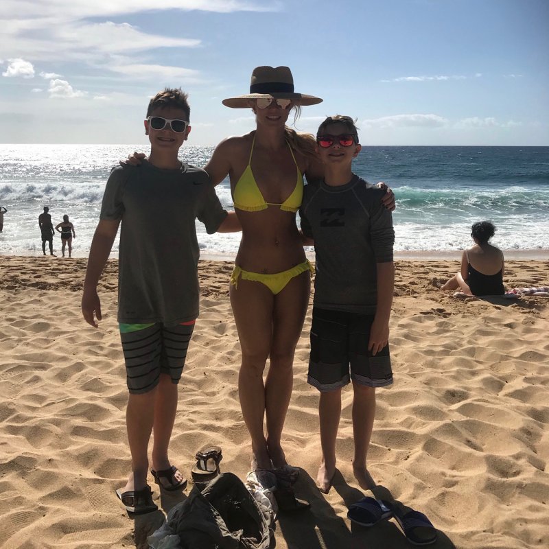 36-летняя Бритни Спирс отдохнула на пляже с сыновьями (5 фото)