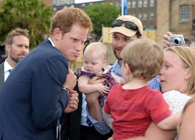 Фотографии, которые заставляют краснеть британскую королевскую семью (25 фото)