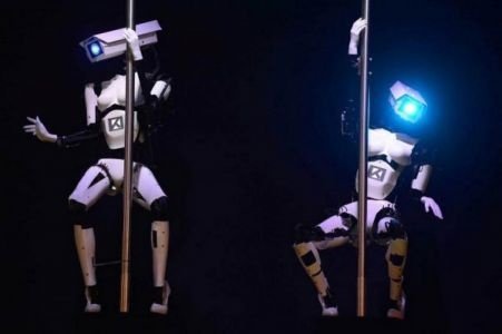 Роботы-стриптизерши впервые заменят танцовщиц на пилоне во время выставке электроники в Лас-Вегасе (1 видео)