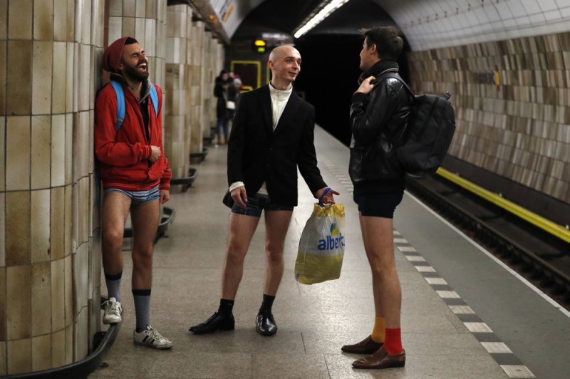 Очередной флэшмоб "В метро без штанов" прошел по крупным городам мира (29 фото+ 1 видео)